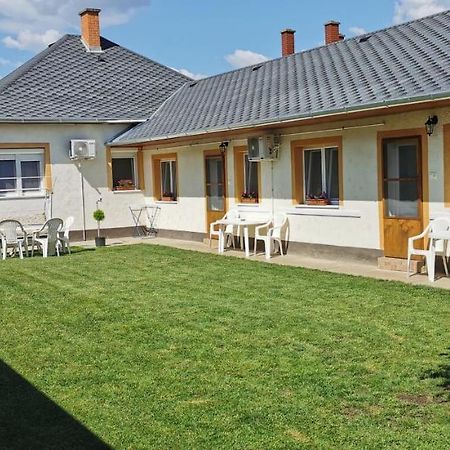 Rozika Apartman Ii. Гайдусобосло Екстер'єр фото