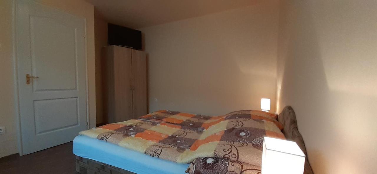 Rozika Apartman Ii. Гайдусобосло Екстер'єр фото