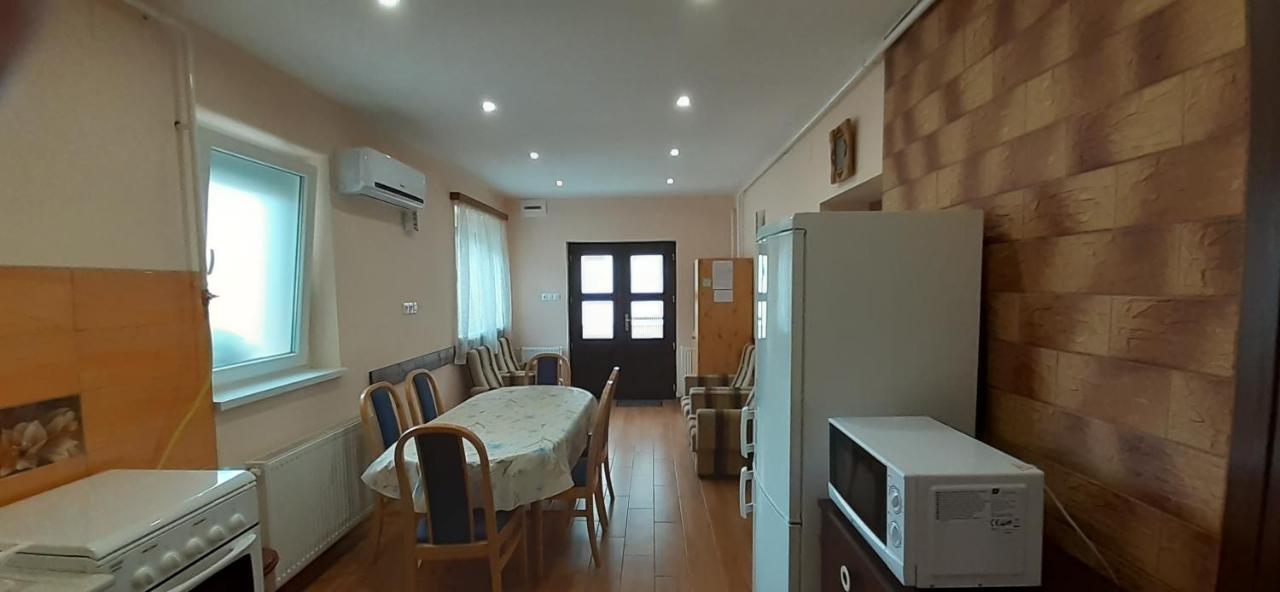 Rozika Apartman Ii. Гайдусобосло Екстер'єр фото